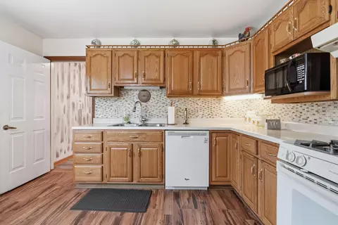 Kitchen - 446 N Glenwood Dr, Griffith, IN 46319 photo 2 of 3