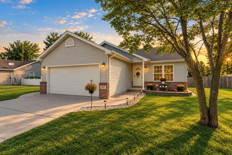 567 Chicory Ln, Valparaiso, IN 46385