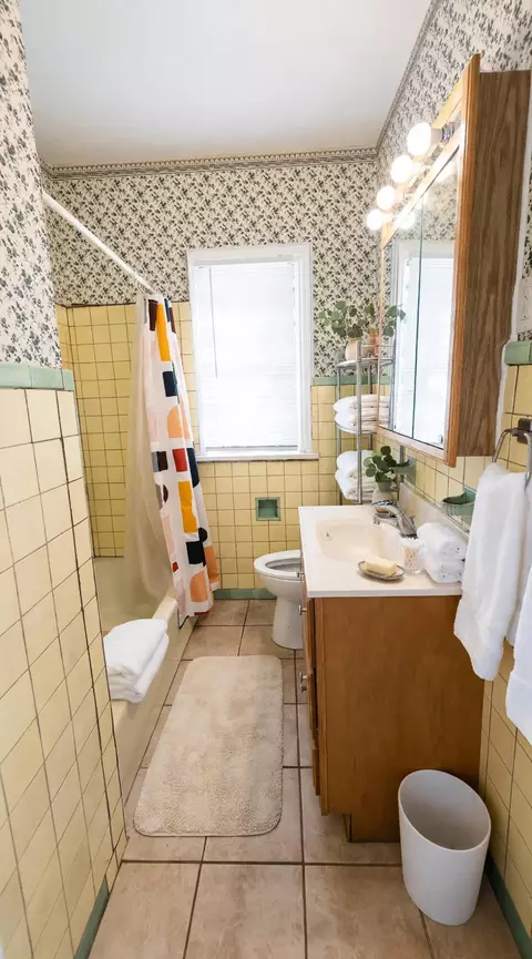 Bath - 715 Garfield St, Gary, IN 46404 photo 1 of 3