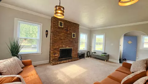 Living - 715 Garfield St, Gary, IN 46404 photo 1 of 4