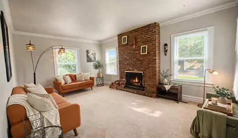 Living - 715 Garfield St, Gary, IN 46404 photo 2 of 4