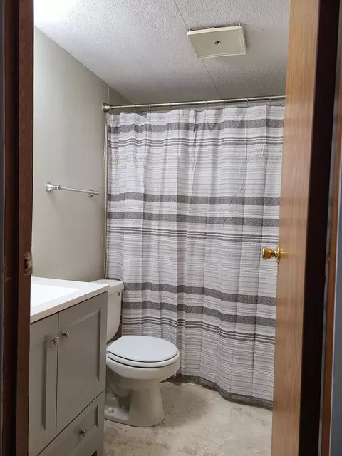 Bath - 4381 Hawthorn Rd, Wheatfield, IN 46392 photo 1 of 2