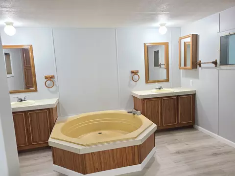 Bath - 4381 Hawthorn Rd, Wheatfield, IN 46392 photo 2 of 2