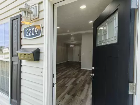 Entry Way - 2209 Cleveland St, Gary, IN 46404 photo 1 of 2