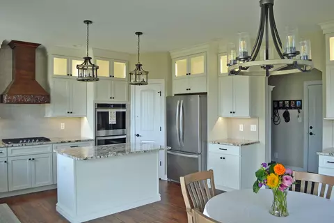 Kitchen - 13366 Waterleaf Dr, Saint John, IN 46373 photo 7 of 8