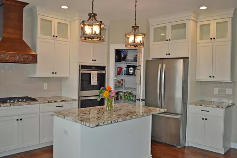 Kitchen - 13366 Waterleaf Dr, Saint John, IN 46373 photo 4 of 8