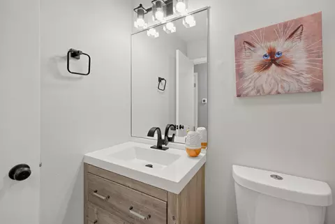 Bath - 2524 James Dr, Dyer, IN 46311 photo 2 of 3