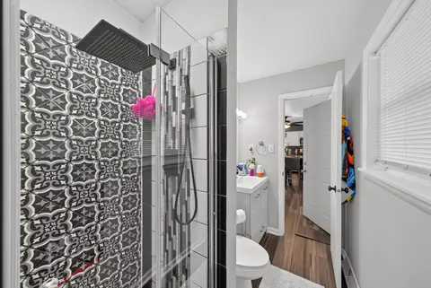 Bath - 2524 James Dr, Dyer, IN 46311 photo 1 of 3