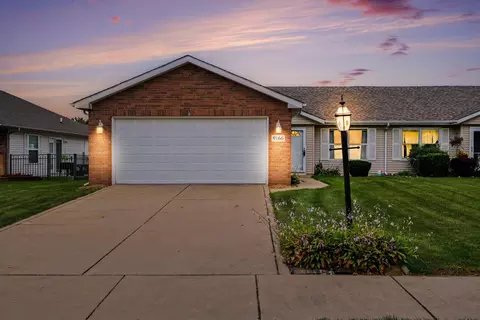 9166 Morton St, Merrillville, IN 46410