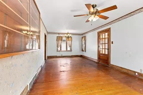 Living - 2014 Benjamin Pl, Whiting, IN 46394 photo 1 of 3