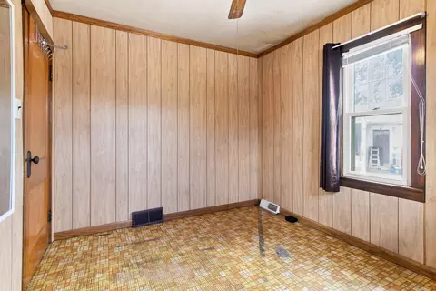 Bedroom - 2014 Benjamin Pl, Whiting, IN 46394 photo 3 of 5