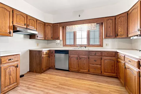 Kitchen - 2014 Benjamin Pl, Whiting, IN 46394 photo 2 of 4