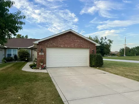 60 Polly Ln, Hobart, IN 46342