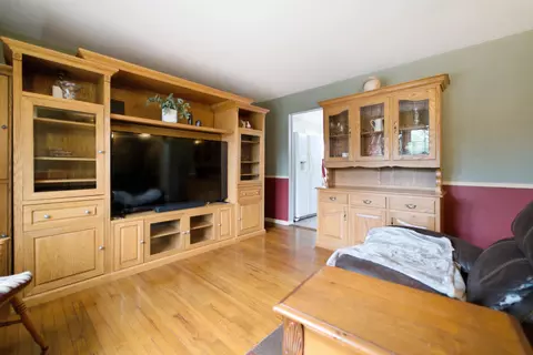 Living - 210 Michigan St, Porter, IN 46304 photo 1 of 4