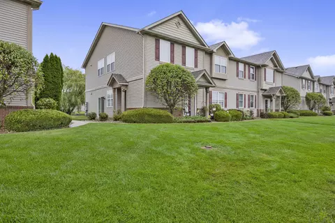 1254 Primrose Ln, Schererville, IN 46375