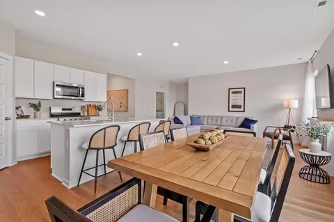 Dining - 6 Maximillian Dr, Hobart, IN 46342 photo 1 of 2