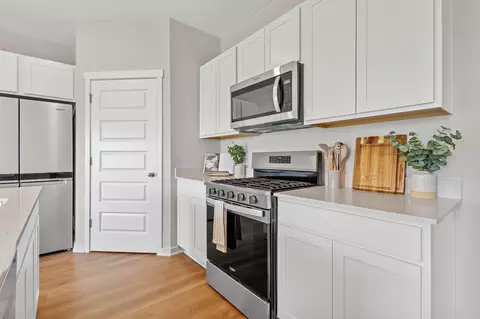 Kitchen - 6 Maximillian Dr, Hobart, IN 46342 photo 1 of 8