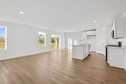 Living - 6 Maximillian Dr, Hobart, IN 46342 photo 2 of 3