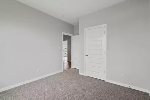 Bedroom - 39 Maximillian Dr, Hobart, IN 46342 photo 5 of 8