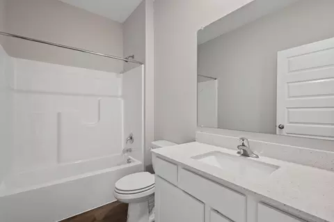 Bath - 39 Maximillian Dr, Hobart, IN 46342 photo 1 of 1