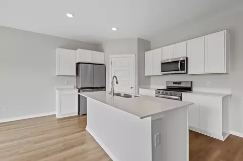 Kitchen - 39 Maximillian Dr, Hobart, IN 46342 photo 4 of 4