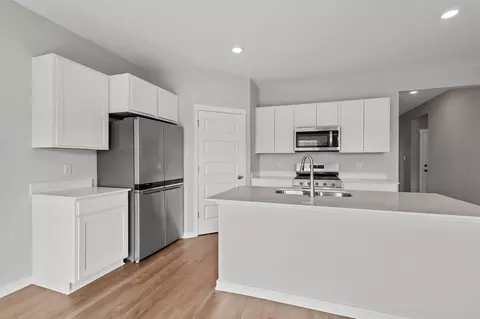 Kitchen - 39 Maximillian Dr, Hobart, IN 46342 photo 1 of 4