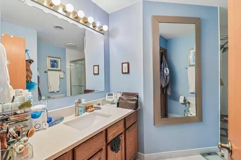 Bath - 982 Elm Dr, Crown Point, IN 46307 photo 1 of 4