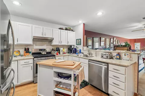 Kitchen - 982 Elm Dr, Crown Point, IN 46307 photo 4 of 4