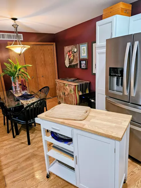 Kitchen - 982 Elm Dr, Crown Point, IN 46307 photo 5 of 8