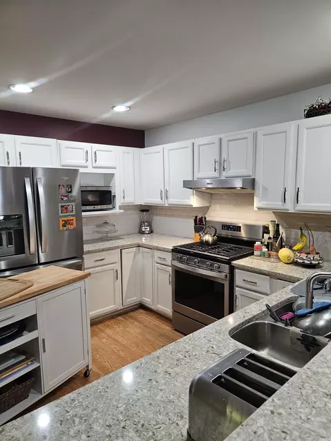 Kitchen - 982 Elm Dr, Crown Point, IN 46307 photo 1 of 8