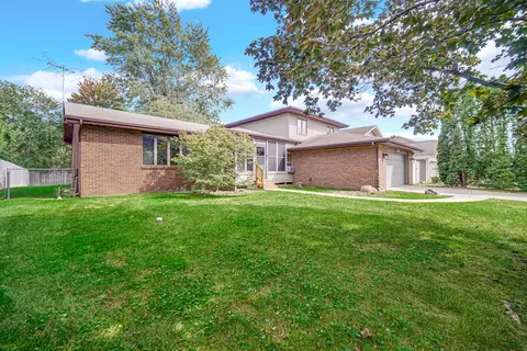 Exterior - 9757 Redbud Rd, Munster, IN 46321 photo 5 of 6