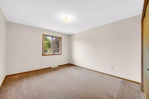 Bedroom - 9757 Redbud Rd, Munster, IN 46321 photo 3 of 5