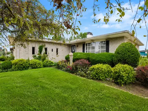 2560 W 61st Ave, Merrillville, IN 46410