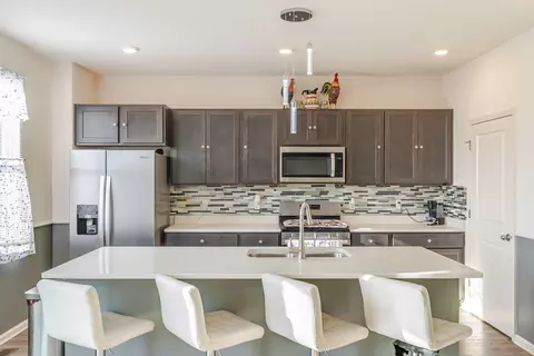 Kitchen - 10560 Azalea Dr, Crown Point, IN 46307 photo 2 of 7