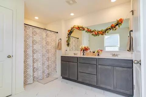 Bath - 10560 Azalea Dr, Crown Point, IN 46307 photo 3 of 3