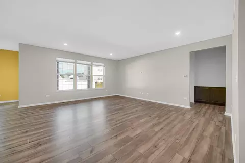 Living - 11110 Alabama Pl, Crown Point, IN 46307 photo 2 of 4