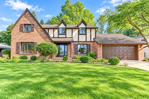 336 Friar Tuck Dr, Schererville, IN 46375