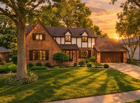 336 Friar Tuck Dr, Schererville, IN 46375