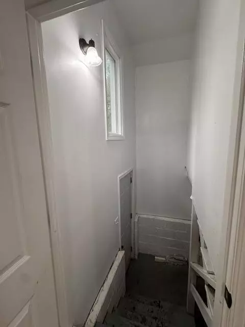 Entry Way - 4228 Delaware St, Gary, IN 46409 photo 3 of 4