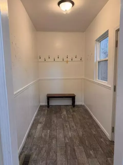 Entry Way - 4228 Delaware St, Gary, IN 46409 photo 2 of 4