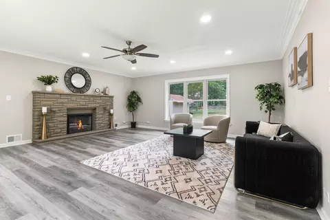 Living - 3310 W 40th Ave, Gary, IN 46408 photo 3 of 4