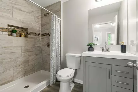 Bath - 3310 W 40th Ave, Gary, IN 46408 photo 2 of 3