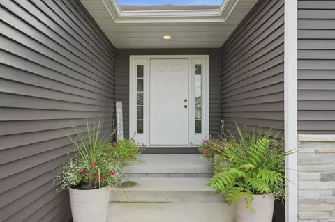 Entry Way - 234 Elderberry St, De Motte, IN 46310 photo 4 of 4