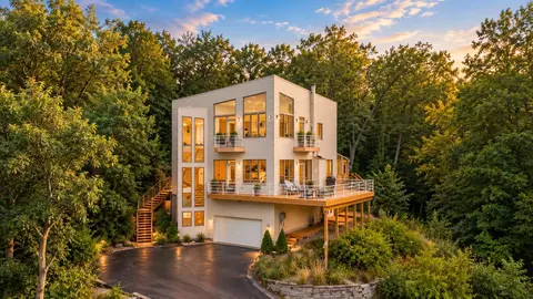711 E Lake Front Dr, Beverly Shores, IN 46301
