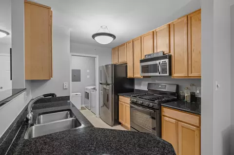 Kitchen - 1632 White Oak Cir #2B, Munster, IN 46321 photo 1 of 3
