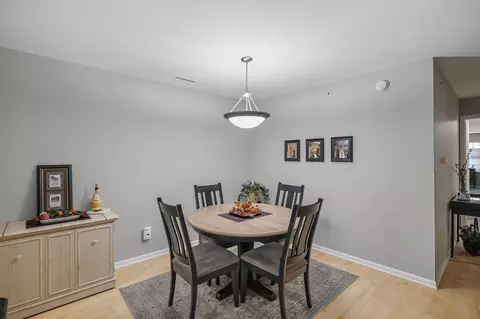 Dining - 1632 White Oak Cir #2B, Munster, IN 46321 photo 2 of 2