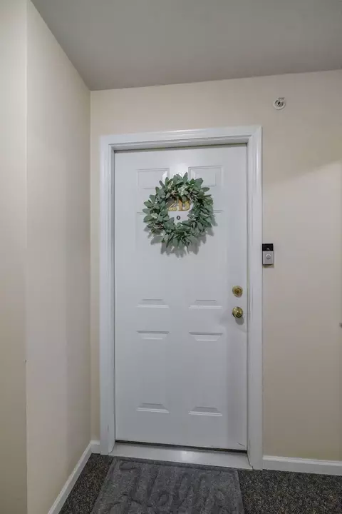 Entry Way - 1632 White Oak Cir #2B, Munster, IN 46321 photo 1 of 1