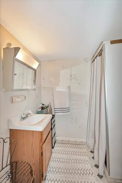 Bath - 2088 Roosevelt St, Gary, IN 46404 photo 3 of 3