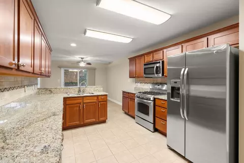 Kitchen - 11649 Upper Peninsula Pl, Saint John, IN 46373 photo 2 of 4