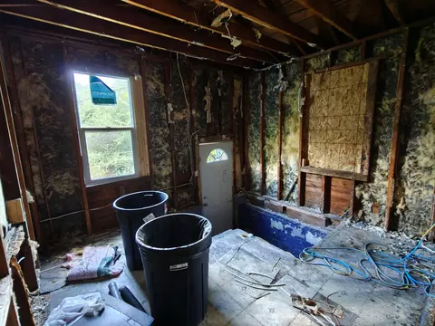 Entry Way - 834 E 41st Ave, Gary, IN 46409 photo 14 of 15